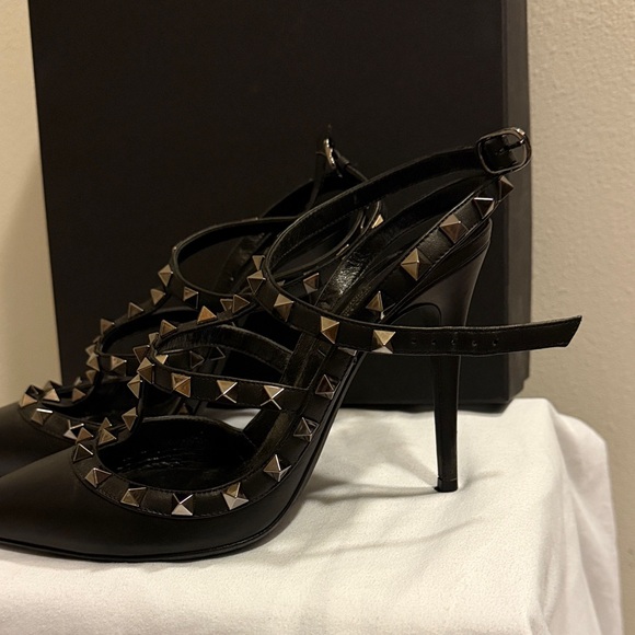 Valentino Garavani Black Rockstud Heels - Picture 3 of 6